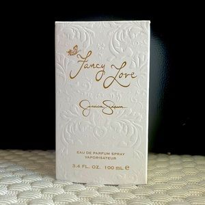 Jessica Simpson Fancy Love Parfum Spray ⭐️🤍🤎